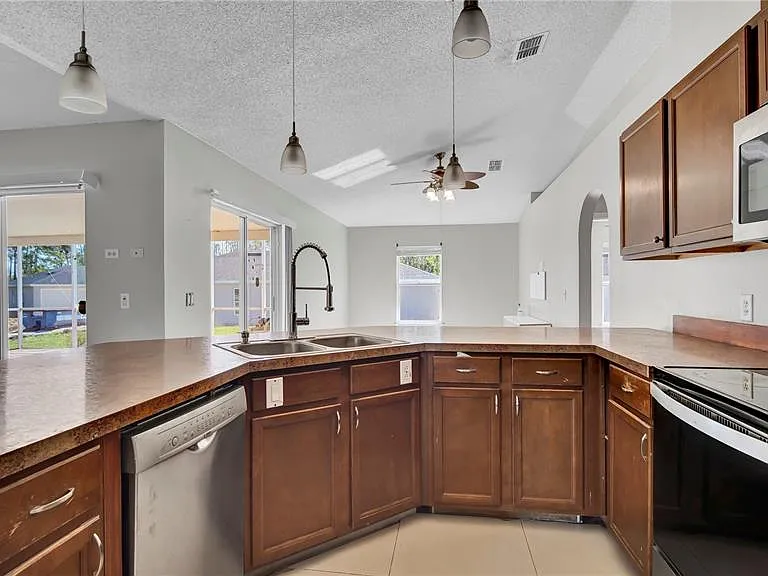 37 Peterlee Ct — Photo 18