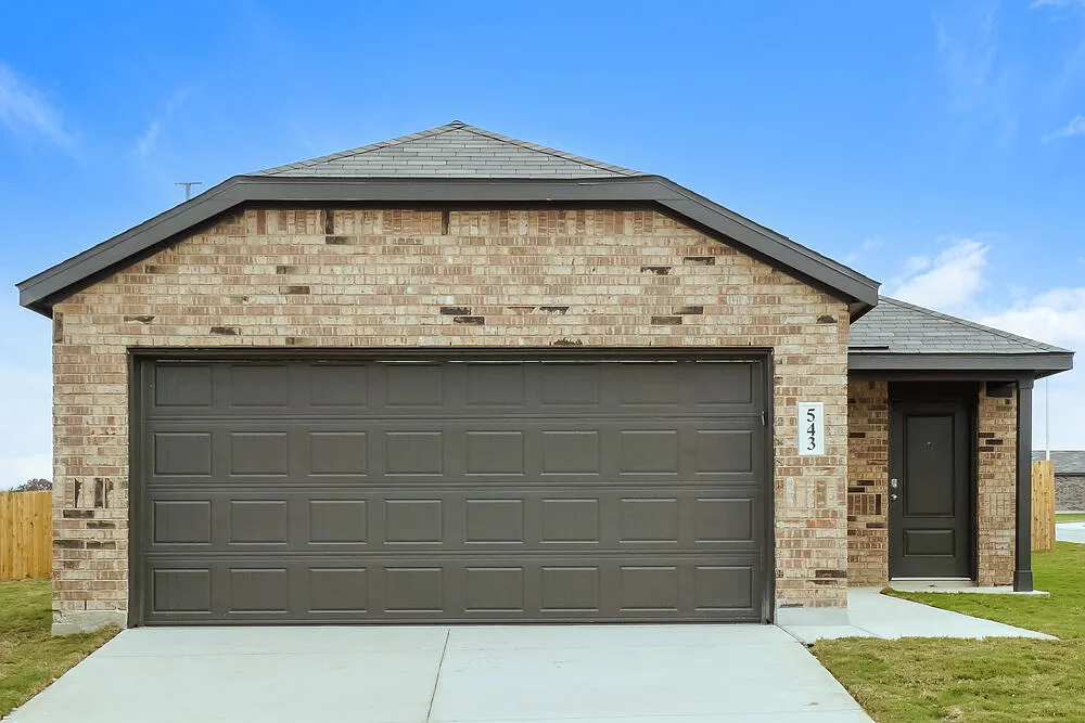 3 bed, 2.0 bath, 1411 sqft, $1,550 — Photo 1