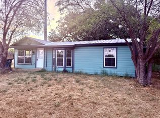 1925 Standish St, Floresville, TX 78114