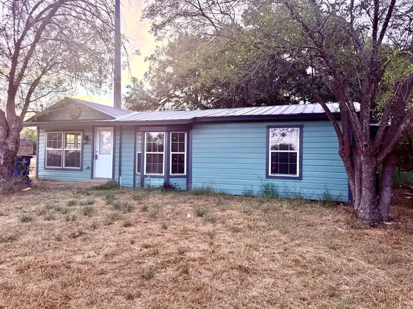 1925 Standish St, Floresville, TX 78114