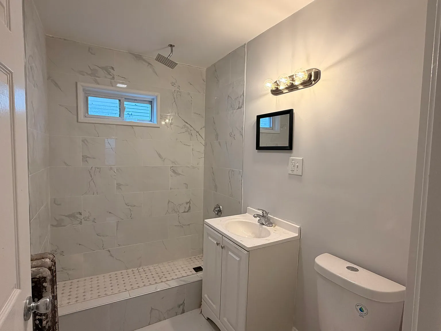 4 bed, 1400 sqft, $2,100 — Photo 2