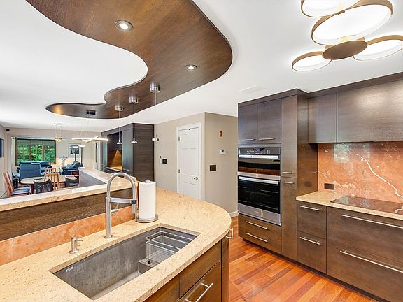 2nd image of 9 Isabelle Cir