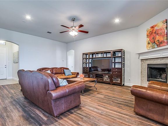 2nd image of 281 Hilltop Dr