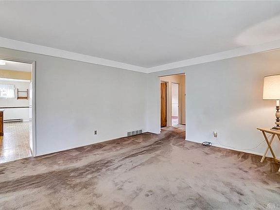5th image of 421 Dundee Cir