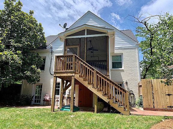 4th image of 211 S Tremont Dr