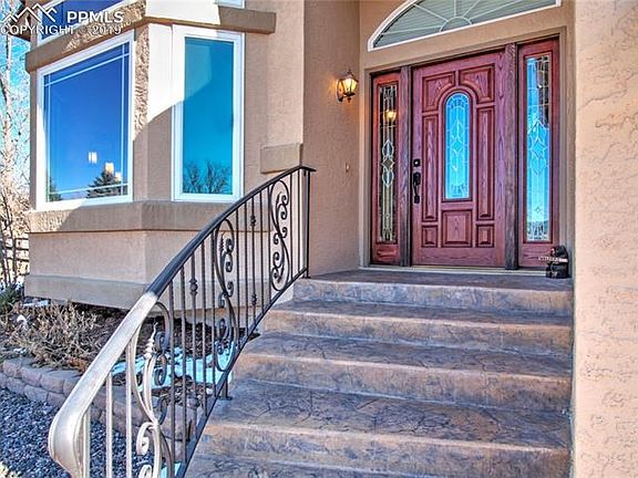 Welcome to this gorgeous luxury home!