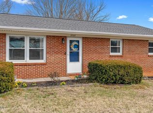 2708 Oak Cliff Ct, Johnson City, TN 37601