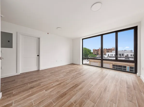 32-24 Steinway Street image 2 of 12