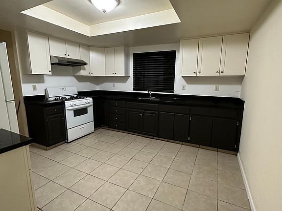 4th image of 130 W Baxter St