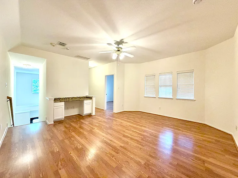 516 Hawken Dr — Photo 14