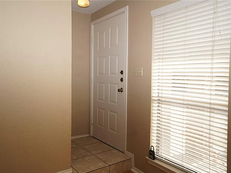 6525 Hart Ln — Photo 2