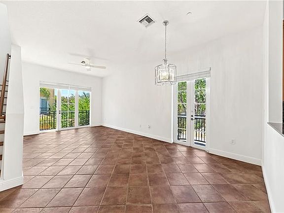 4th image of 504 SE 7th St #401