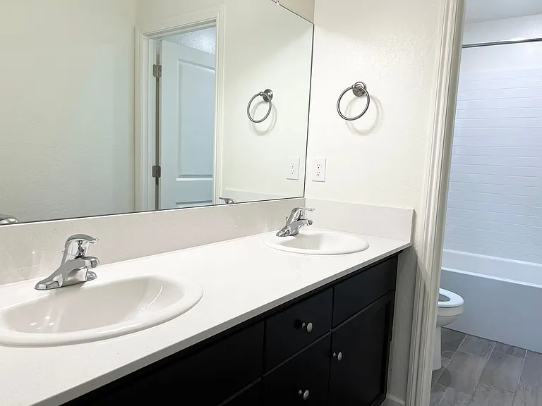 2062 N Perry Ln — Photo 14