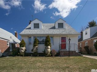 374 Andrews Rd, Mineola, NY 11501