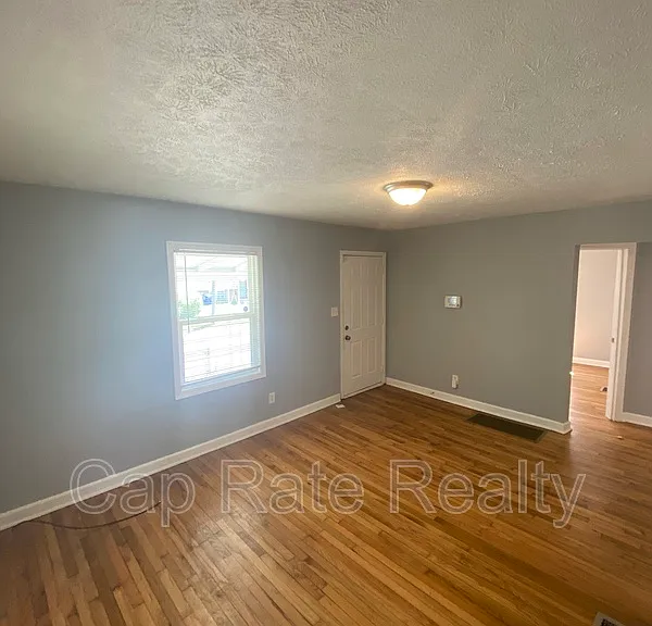 2299 Hamilton Ave — Photo 3