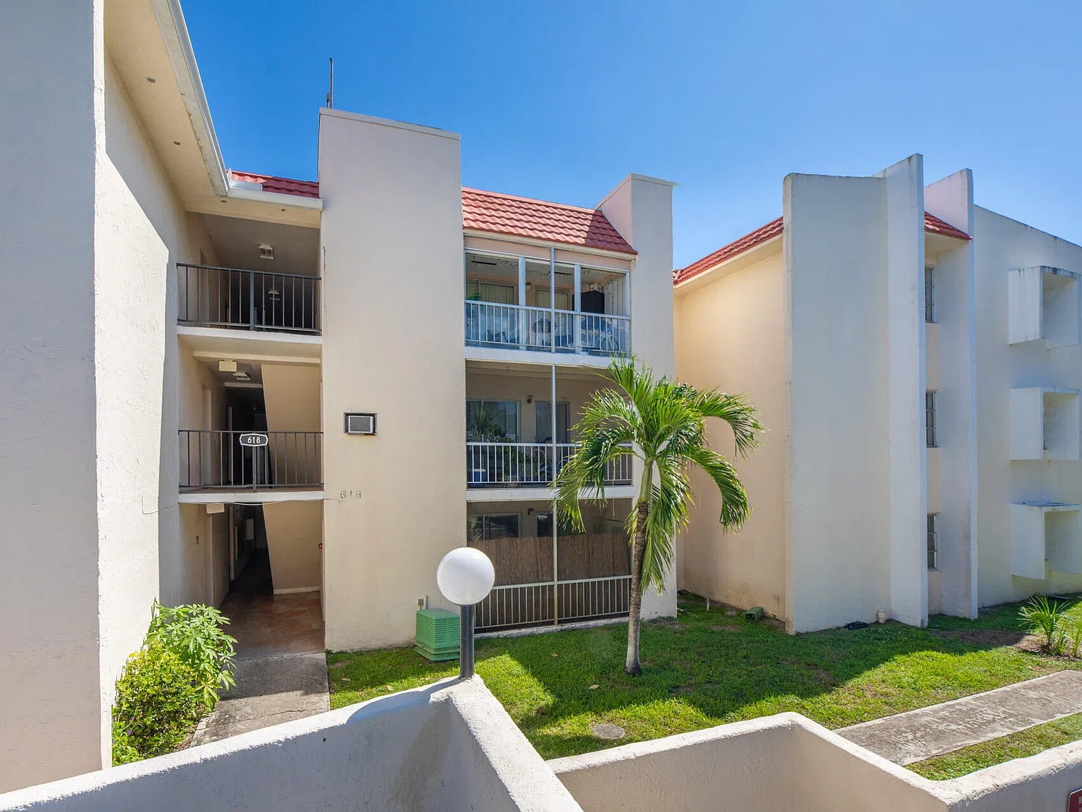 2 bed, 2.0 bath, 847 sqft, $2,250 — Photo 3