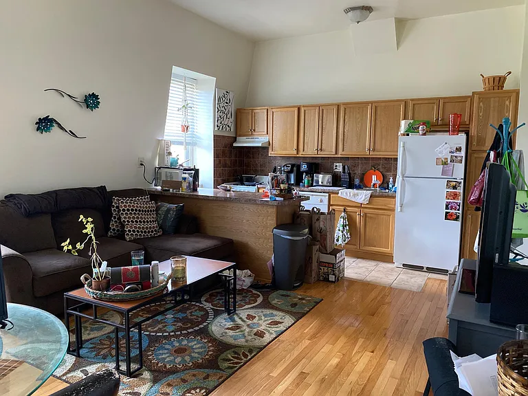 1713 Spring Garden St #4 — Photo 2