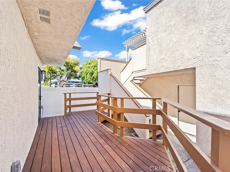 429 Goldenrod — Photo 11