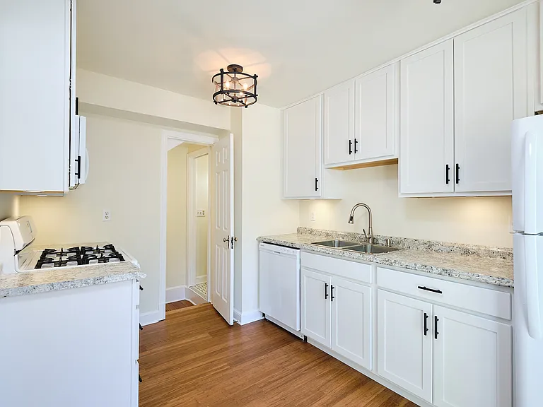 1600 Foxhall Rd NW — Photo 5