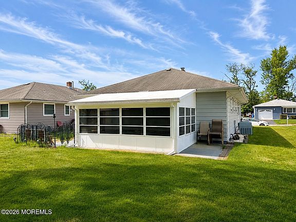 3rd image of 238 Charlotteville Drive N