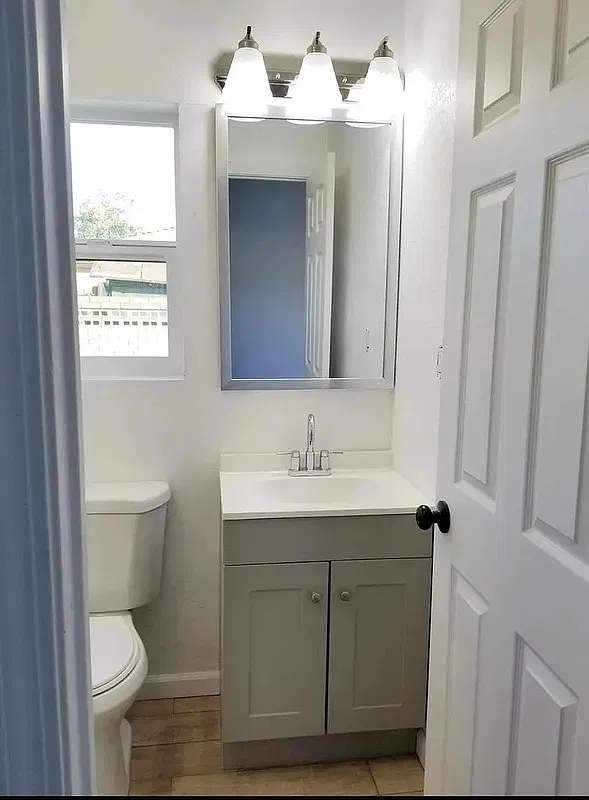Studio, 1.0 bath, 350 sqft, $1,000 — Photo 4