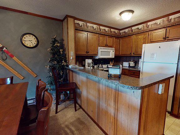 5th image of 211 B 64 Snowcrest St