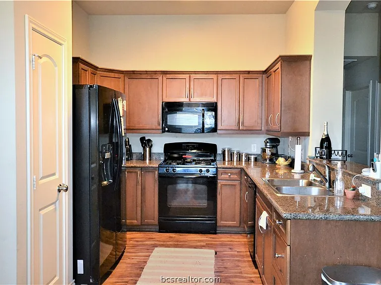 2814 Silver Oak Dr — Photo 4