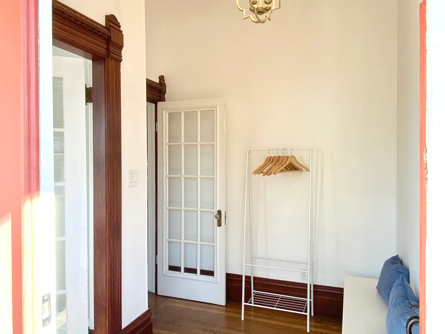 3 bed, 1150 sqft, $3,995 — Photo 2