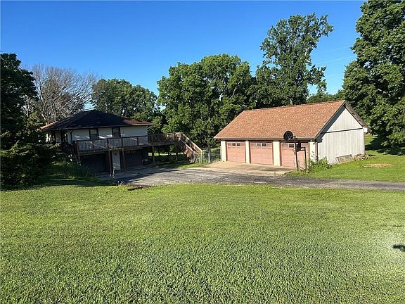 3rd image of 6740 SE Horseshoe Dr