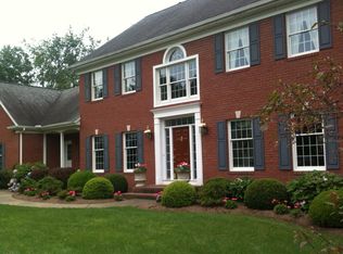 5 West Dr, Hartville, OH 44632