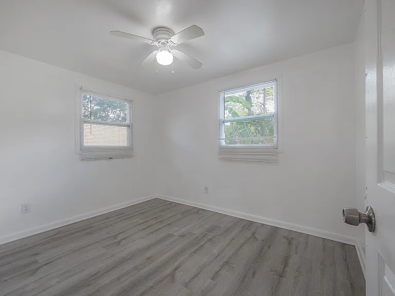 4017 N Seminole Ave — Photo 5