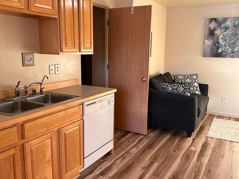 1307 W 38th Pl — Photo 10