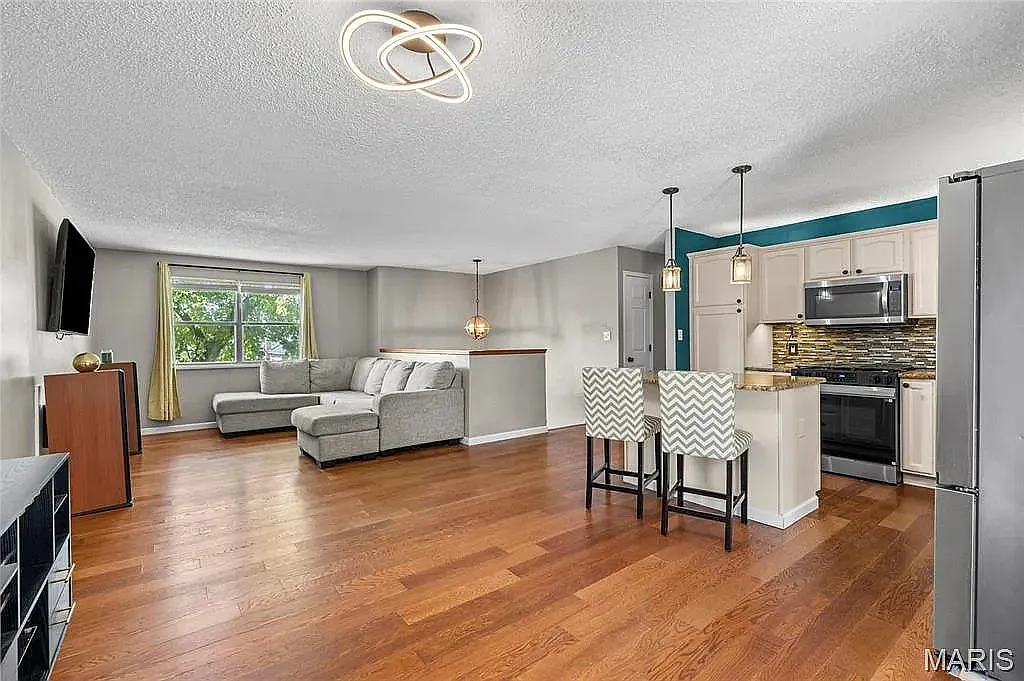 Brentwood 3 bed 2 bath House with Huge, Private Fenced Backyard! All Animals Welcome! — Photo 4