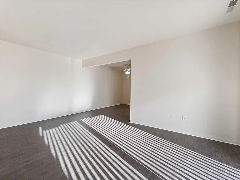 Windsor Hills Apartments — Photo 44