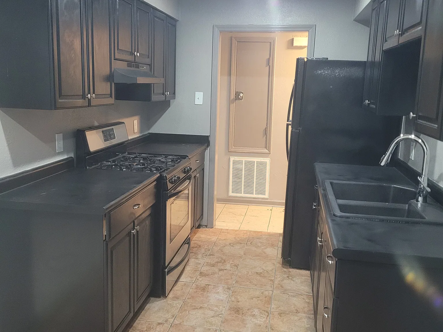 3 bed, 1300 sqft, $1,500 — Photo 2
