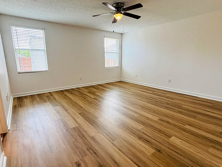 1007 Chilton Dr — Photo 28