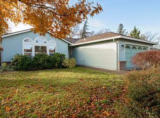 120 Parkway Cir, Phoenix, OR 97535