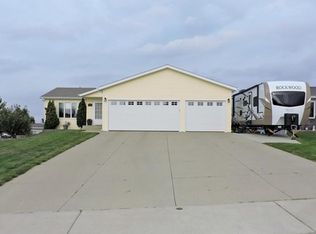 3013 Roosevelt Dr, Bismarck, ND 58503