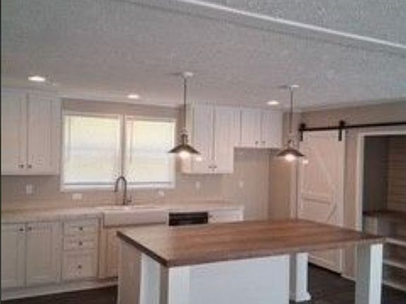 3rd image of 1640 Lee Rd