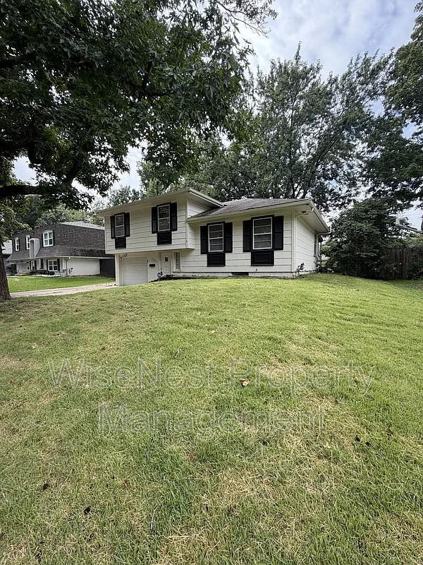 3 bed, 1.5 bath, 1416 sqft, $1,545 — Photo 1