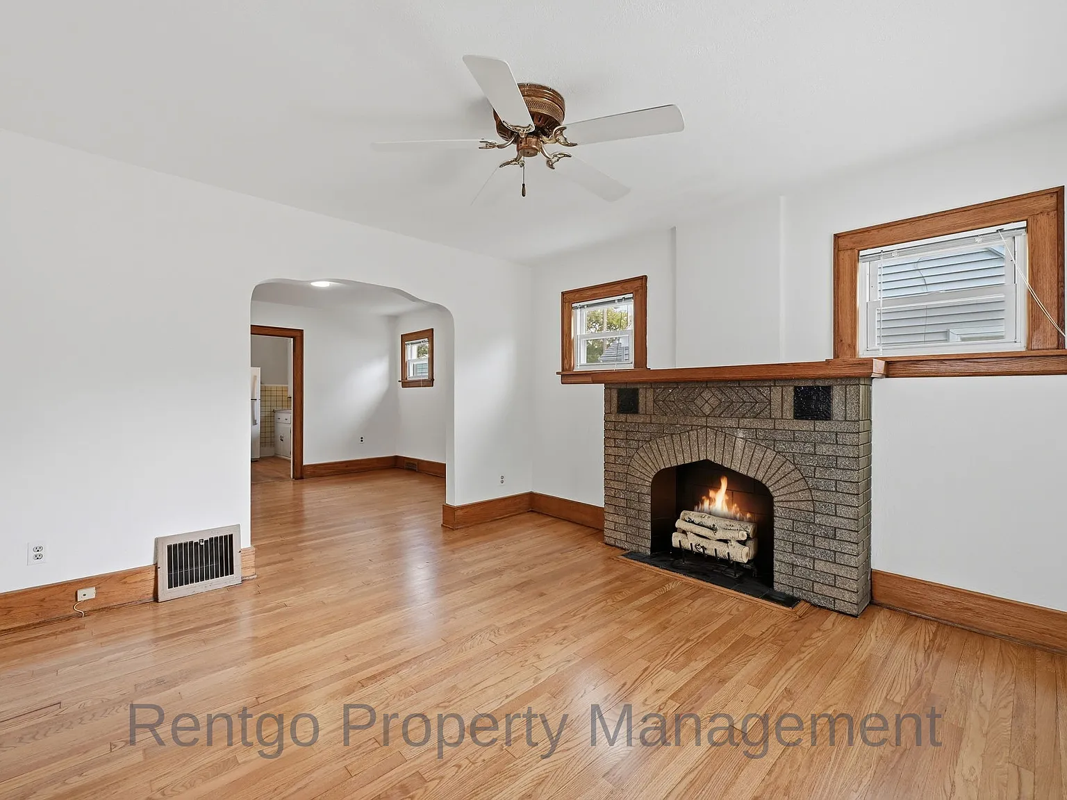 2 bed, 864 sqft, $1,200 — Photo 3