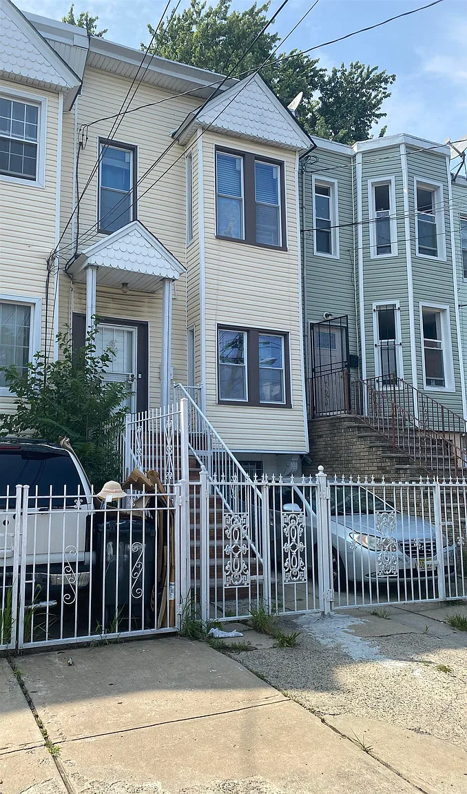 49 Arlington Ave photo 1