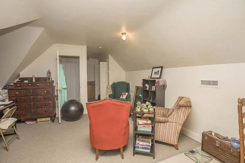 Studio, 700 sqft, $1,400 — Photo 2