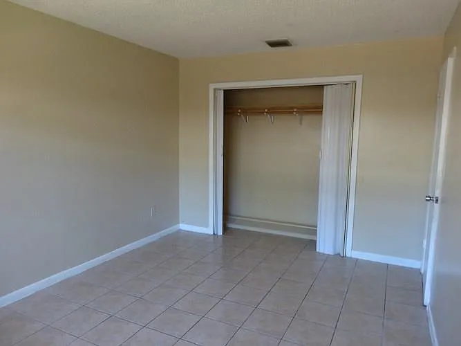 2400 NW 21st St #3 — Photo 11
