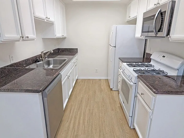 912 N Croft Ave #103 — Photo 8