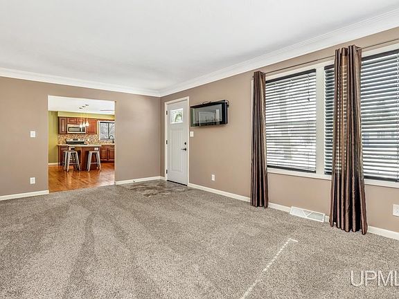 4th image of 220 Michigan Ave