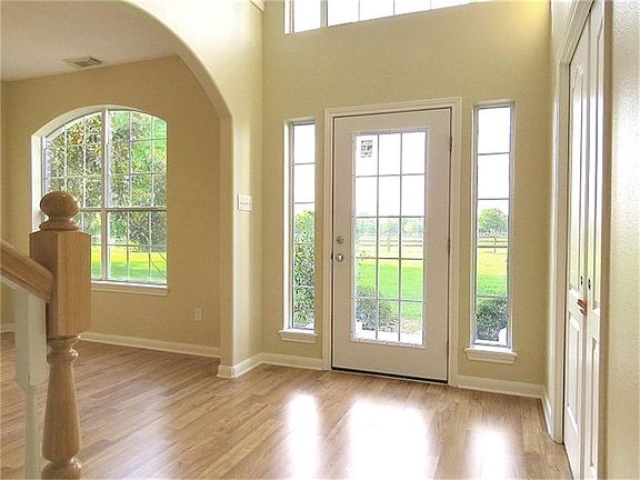 Windows galore...light and bright!