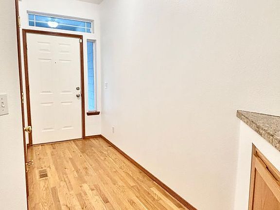 2nd image of 512-528 S Nebraska St #516