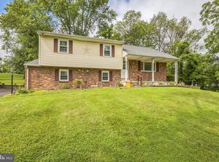 886 Sackettsford Rd, Warminster, PA 18974