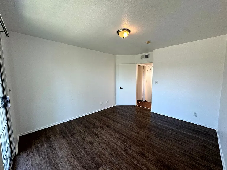 12048 Culver Blvd — Photo 10